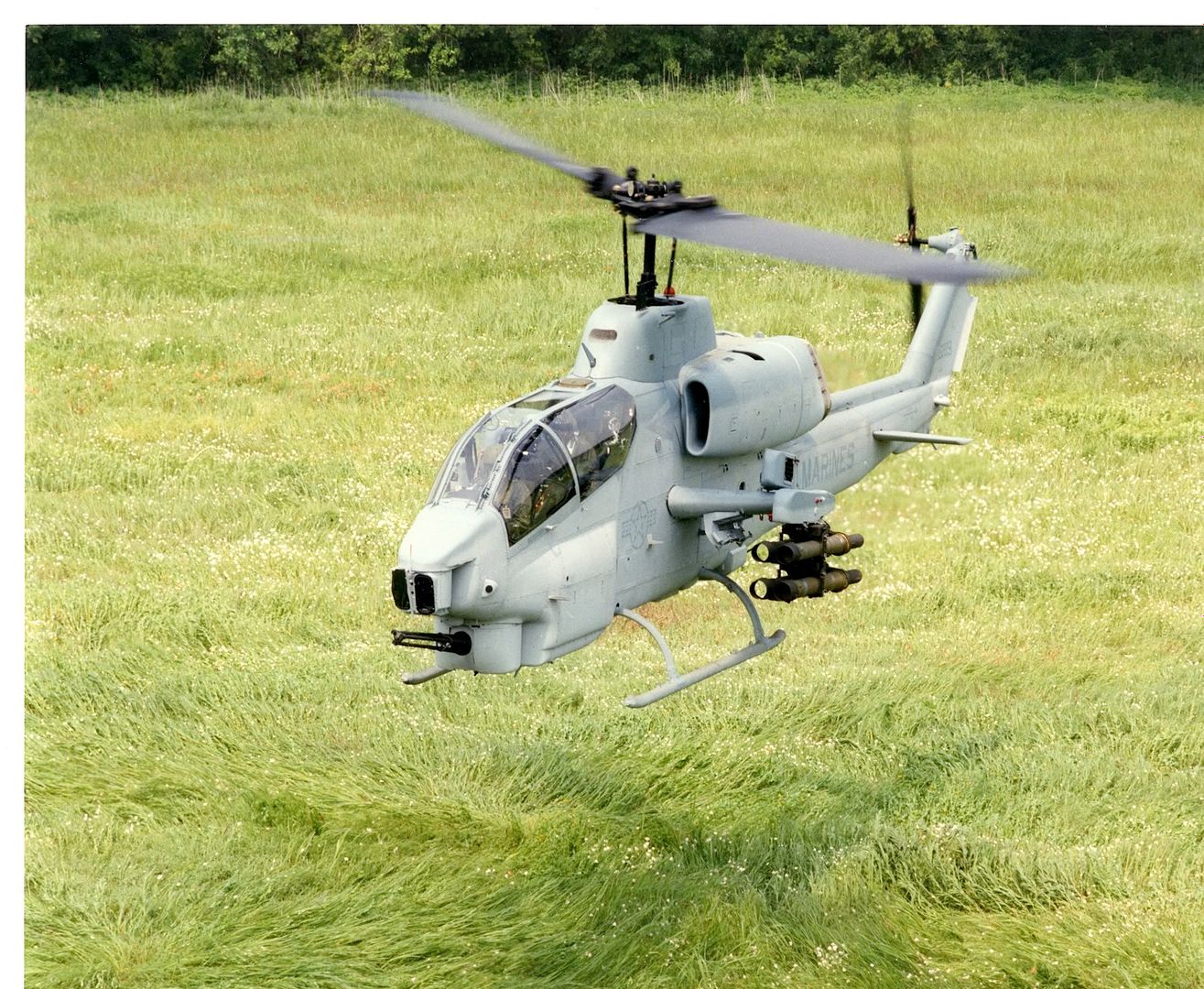 AH-1W011.jpg