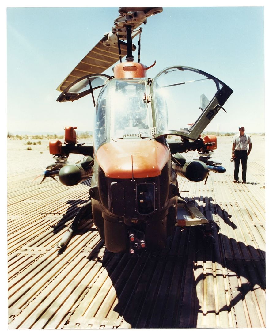 AH-1W025.jpg
