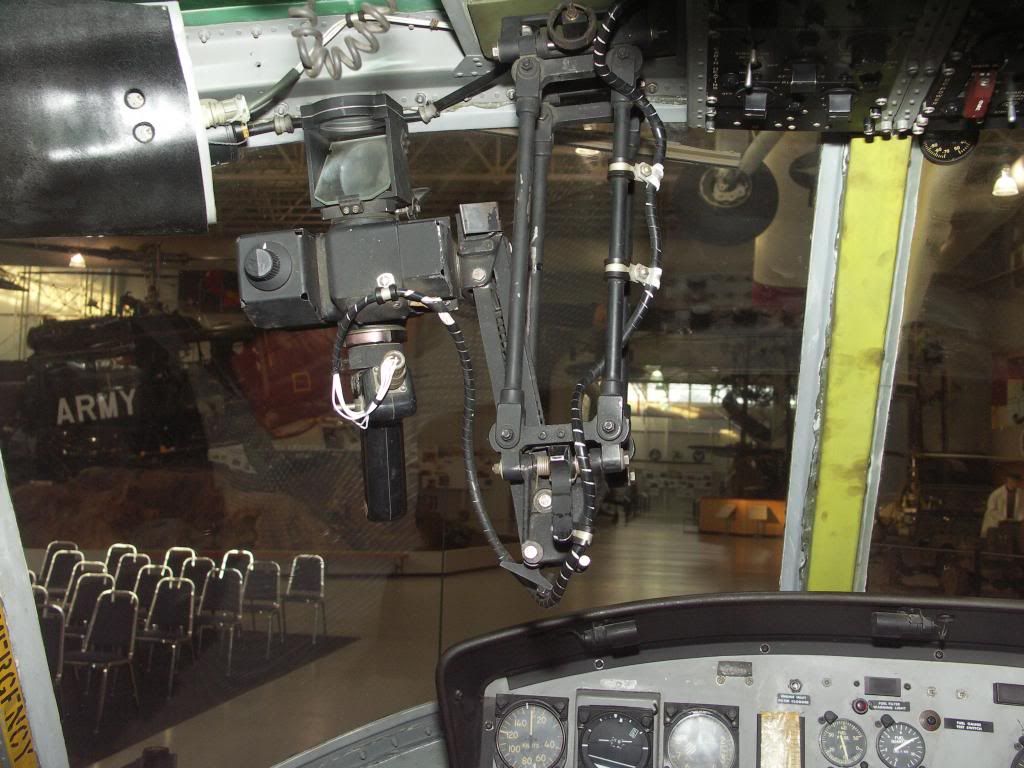 UH-1B60-3554armamentcockpit21_zps529d64b9.jpg