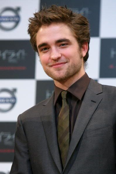 robert pattinson ugly pics. Robert Pattinson is Ugly?